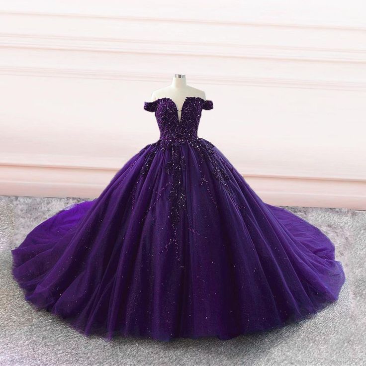 Bescheidene Quinceanera-Kleider Ballkleid aus der Schulter Trauben Tüll Geburtstagskleider Vestidos de 15 Anos Formale Party Langes süßes 15. 16. Kleid B580