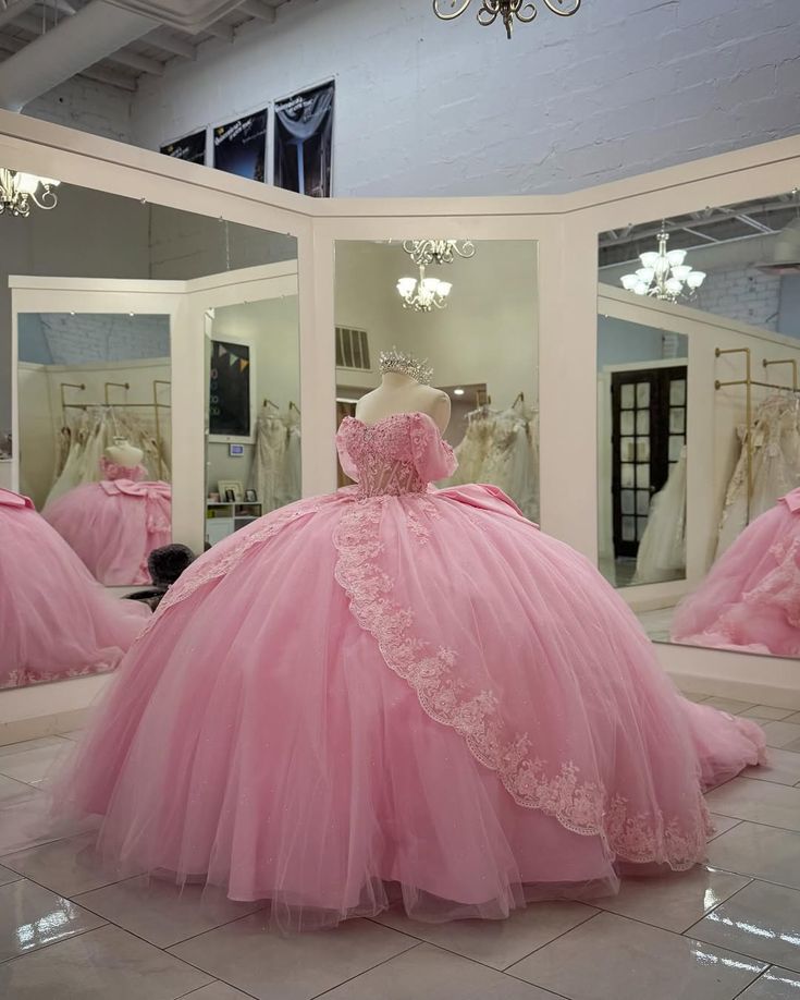 Bescheidene Quinceanera-Kleider Ballkleid aus der Schulter Hellrosa Tüll Geburtstagskleider Vestidos de 15 Anos Formale Party Langes Sweet 16-Kleid B610