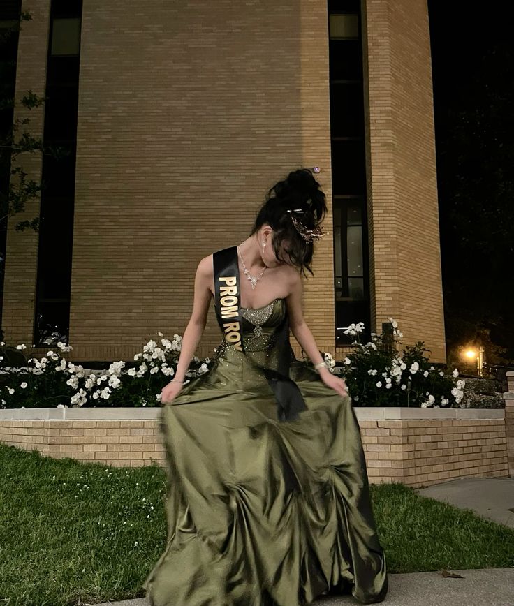 Vintage Ballkleid trägerlos olivgrün Satin Taft 90er Jahre Ballkleider Inspiration Partykleid Prinzessin Abschlusskleid B627