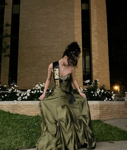 Vintage Ballkleid trägerlos olivgrün Satin Taft 90er Jahre Ballkleider Inspiration Partykleid Prinzessin Abschlusskleid B627