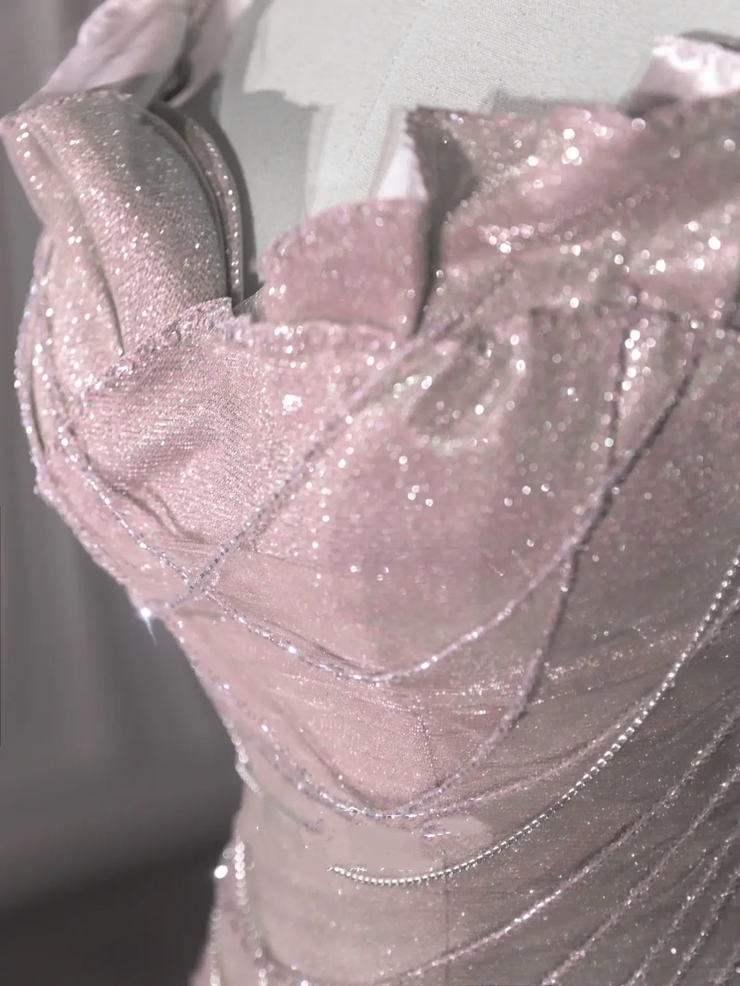Robe de bal sirène élégante à bretelles spaghetti et paillettes roses, longue et longue au sol, inspiration robes de bal B89