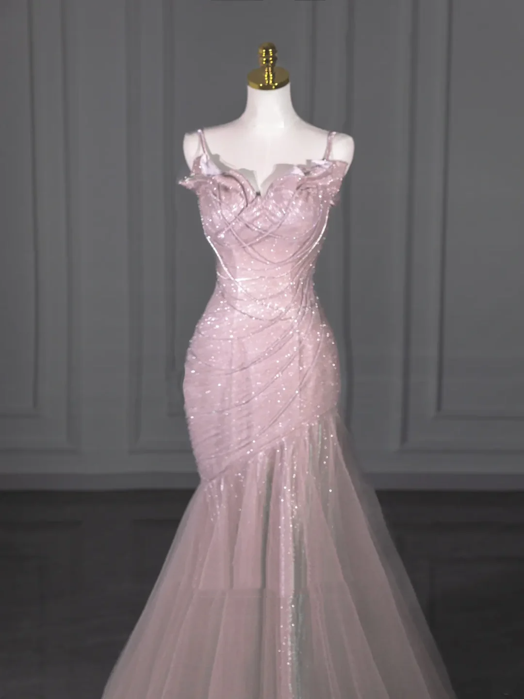 Robe de bal sirène élégante à bretelles spaghetti et paillettes roses, longue et longue au sol, inspiration robes de bal B89