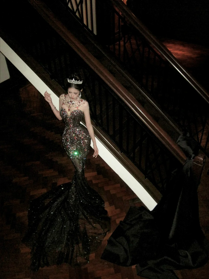 Robe de bal longue sirène à col montant, sequins noirs et perles, ornée de pierres précieuses, idéale pour un 20e anniversaire (AB2406)