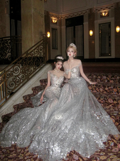 Luxuriöses Brautkleid im Meerjungfrauenstil mit perlenbesetztem Oberteil und silbernen Pailletten, figurbetontes Brautkleid Nr. 77