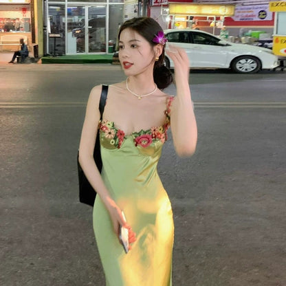 Robe de bal verte à bretelles spaghetti en satin, coupe trapèze, N266