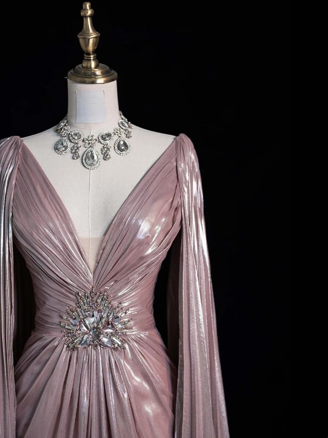 Vintage A-Linien-Abendkleid mit V-Ausschnitt, rosafarbenem Satin-Oberteil mit Perlenbesatz und Cape, langes Ballkleid, formelles Abendkleid N541