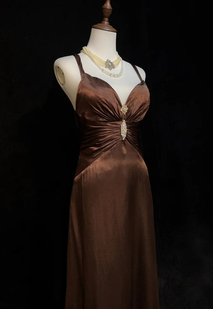 Robes de bal vintage Trapèze Licou Marron Dos nu Satin Plissé Années 50 Longue Robe de soirée N2601