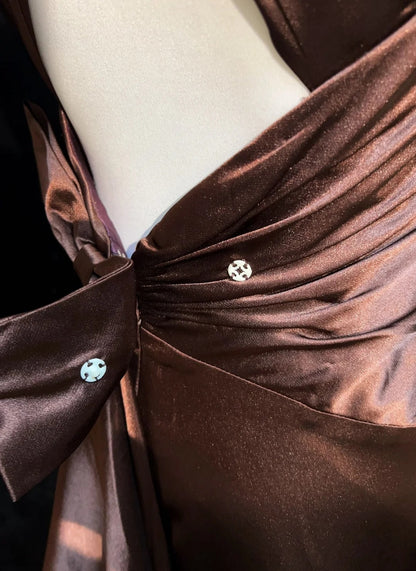 Robes de bal vintage Trapèze Licou Marron Dos nu Satin Plissé Années 50 Longue Robe de soirée N2601