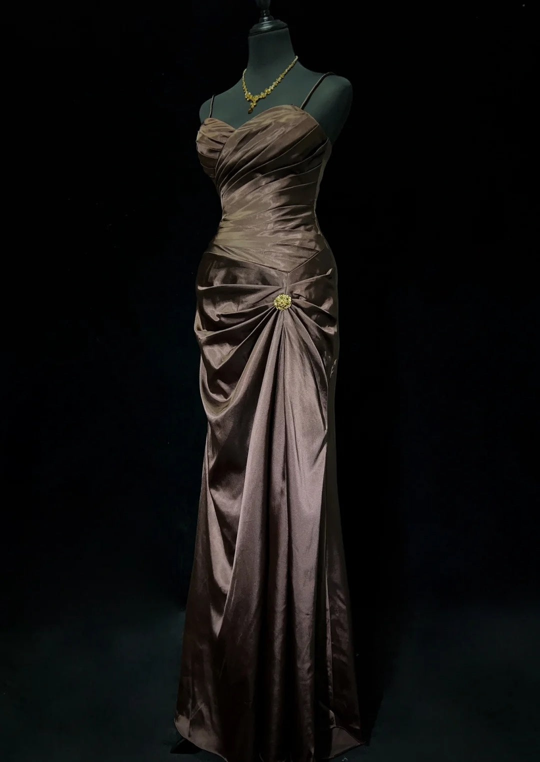 Trendige Ballkleider Inspiration Meerjungfrau Spaghettiträger Schokoladenfarbenes Gala-Satin-Vintage-Abendkleid N3188