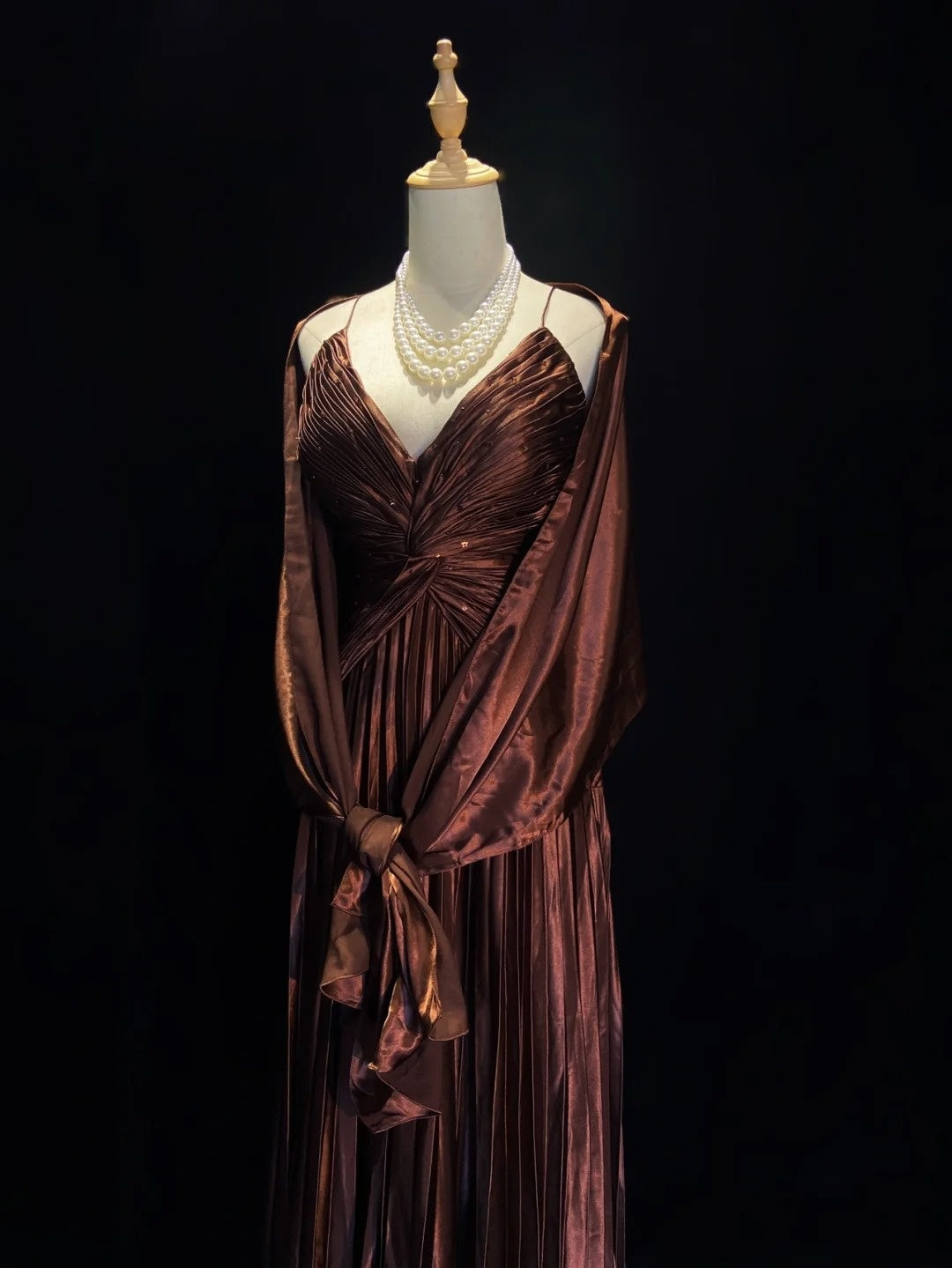 Trendige Ballkleider Inspiration Meerjungfrauen-Spaghettiträger Schokoladen-Gala Satin Rückenfrei Mit Umhang Formelle Kleider N3189