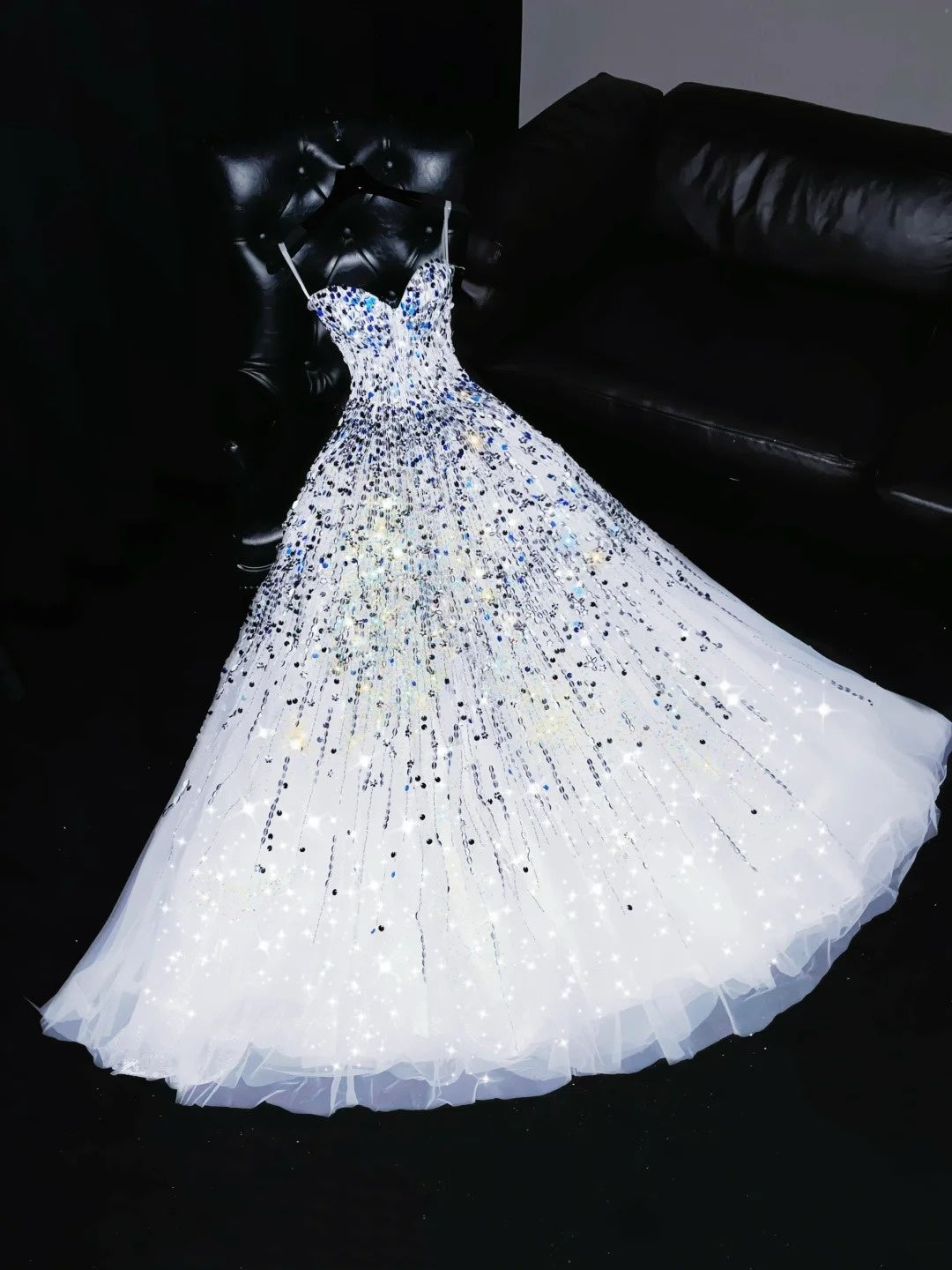 Funkelndes Ballkleid mit herzförmigem Dekolleté, weißem, perlenbesetztem Oberteil, langes Abendkleid, formelles Kleid N542