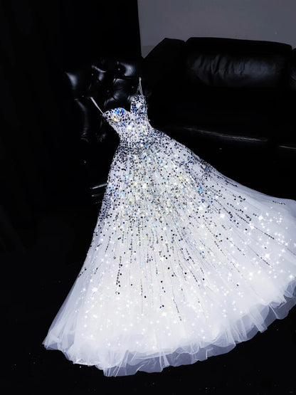 Funkelndes Ballkleid mit herzförmigem Dekolleté, weißem, perlenbesetztem Oberteil, langes Abendkleid, formelles Kleid N542