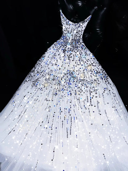 Funkelndes Ballkleid mit herzförmigem Dekolleté, weißem, perlenbesetztem Oberteil, langes Abendkleid, formelles Kleid N542