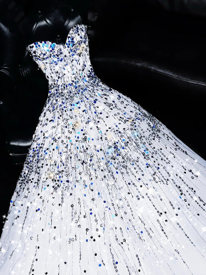 Funkelndes Ballkleid mit herzförmigem Dekolleté, weißem, perlenbesetztem Oberteil, langes Abendkleid, formelles Kleid N542