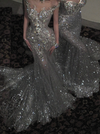Luxuriöses Brautkleid im Meerjungfrauenstil mit perlenbesetztem Oberteil und silbernen Pailletten, figurbetontes Brautkleid Nr. 77