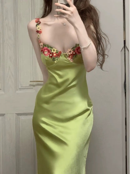 Robe de bal verte à bretelles spaghetti en satin, coupe trapèze, N266