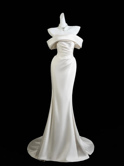 Robe de mariée sirène classique en satin blanc à épaules dénudées et manches courtes, coupe ajustée N233