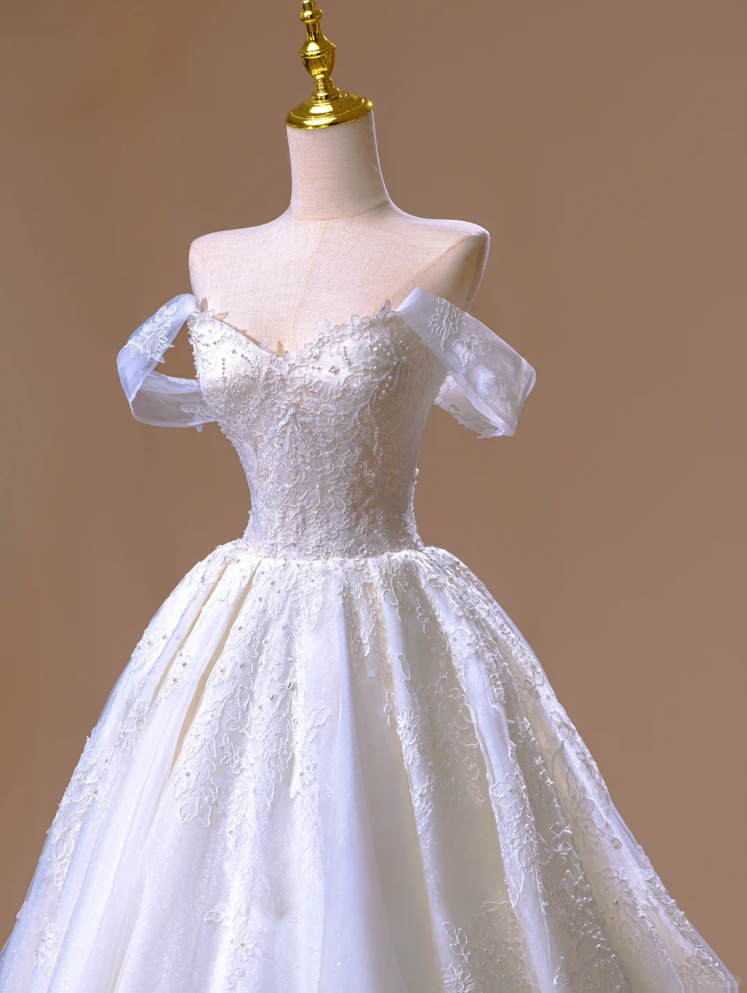 Dreamy Ball Gown Off The Shoulder Lace Appliques Long Wedding Dress Beautiful Formal Cute Wedding Dresses DH2812