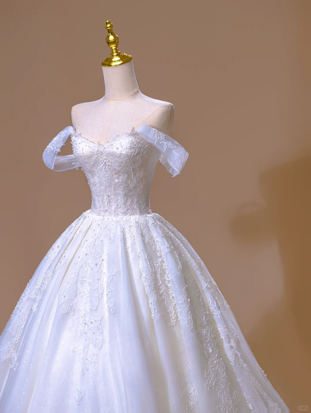 Dreamy Ball Gown Off The Shoulder Lace Appliques Long Wedding Dress Beautiful Formal Cute Wedding Dresses DH2812