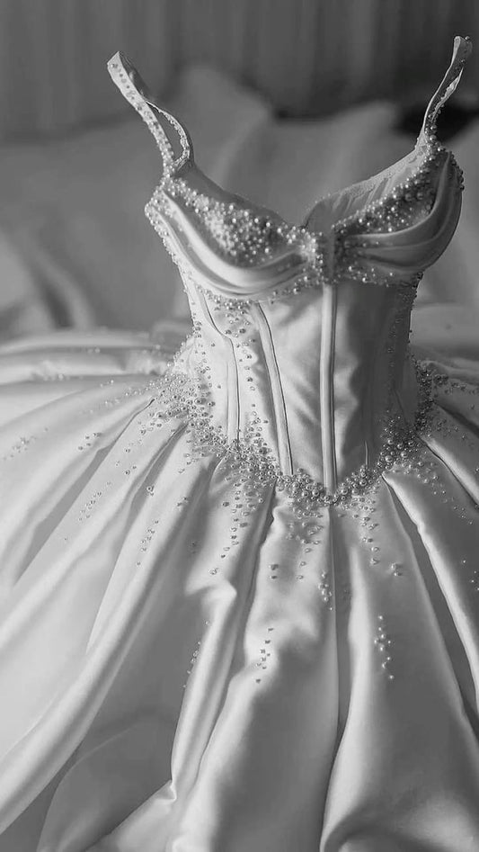 Luxury Ball Gown Spaghetti Straps White Satin Pearls Wedding Dress Bride Gown Fairytale Wedding Dresses RB2843