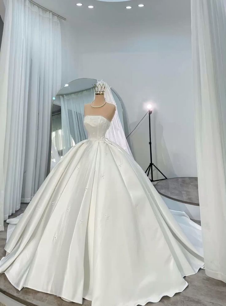 Luxury Ball Gown Strapless White Satin Wedding Dress Fairytale Long Wedding Dresses RB2848