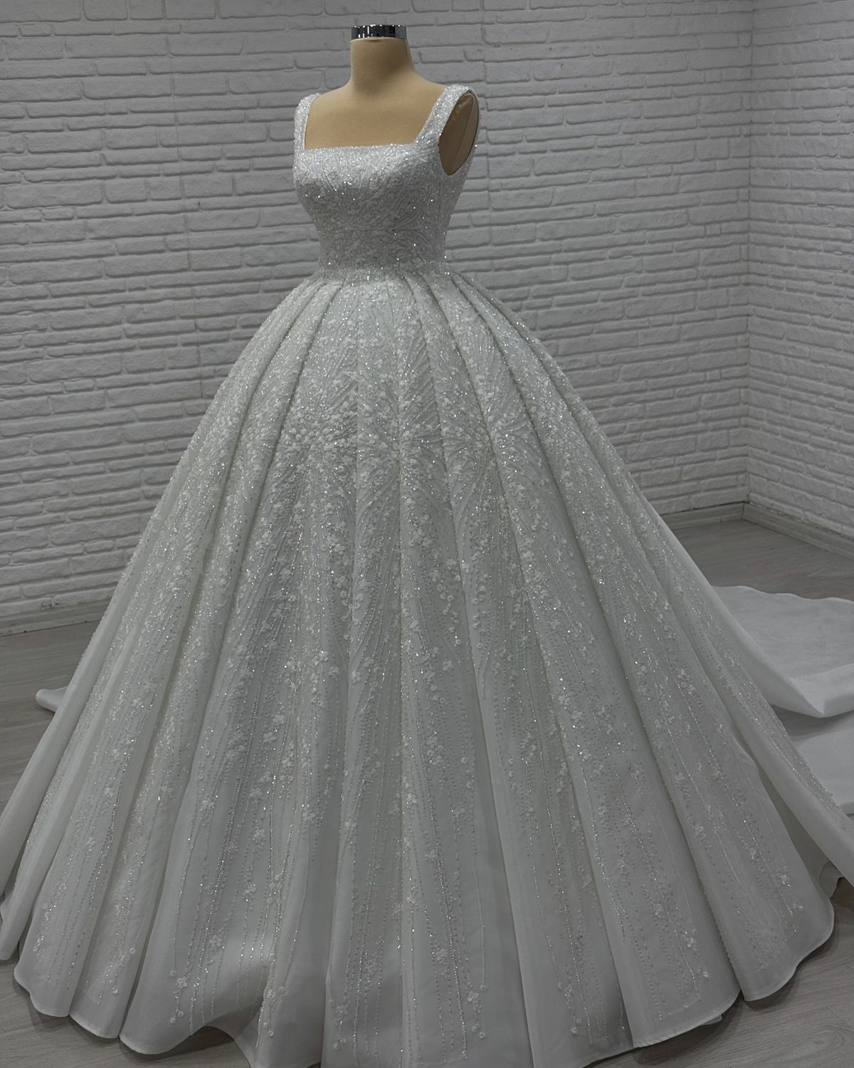 Robe de mariée princesse à paillettes blanches et col carré, style conte de fées, style automne, RB2857