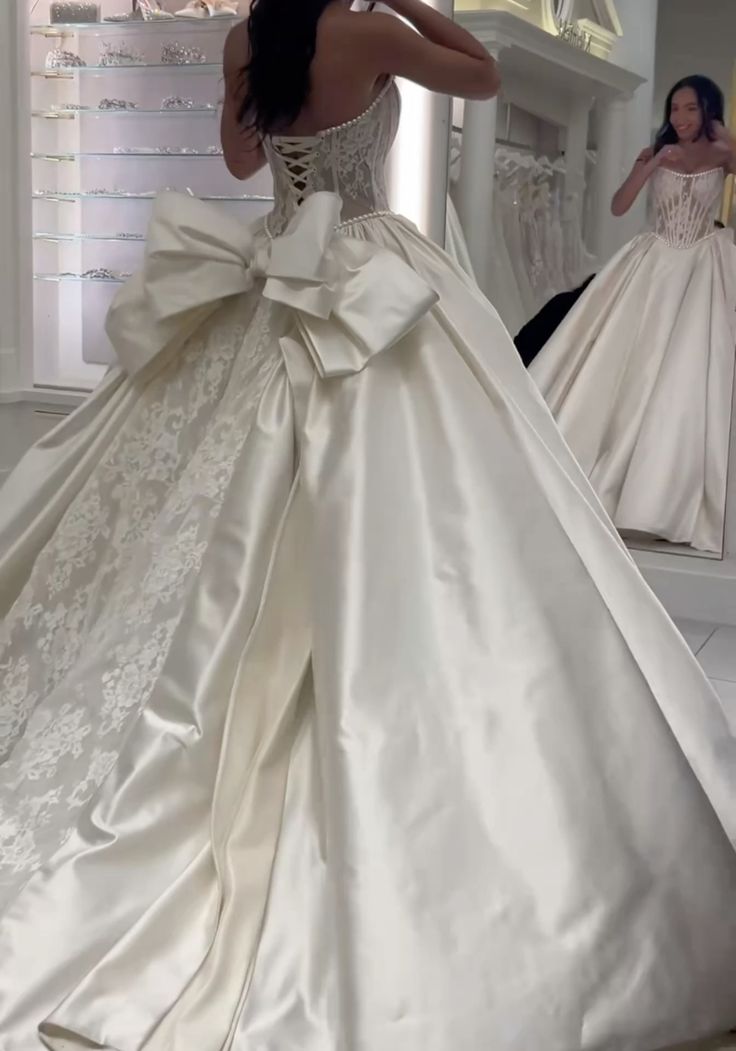 Robe de mariée vintage bustier en satin blanc, perles, coupe ajustée, en dentelle, style longue, idées de robes de mariée, DH2875