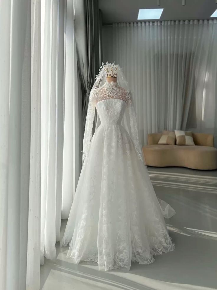 Robe de mariée blanche à col montant et manches longues, style vintage, en dentelle, coupe ajustée, DH2903