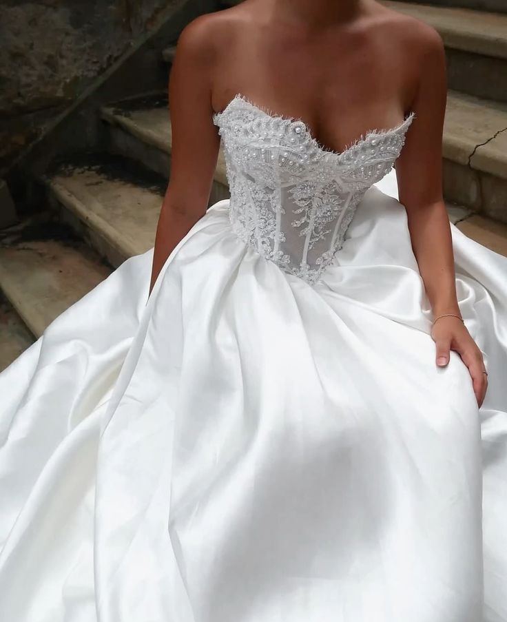 Timeless Ball Gown Sweetheart Satin Pearls Lace White Wedding Dress Long Bridal Gown Wedding Gowns DH2916