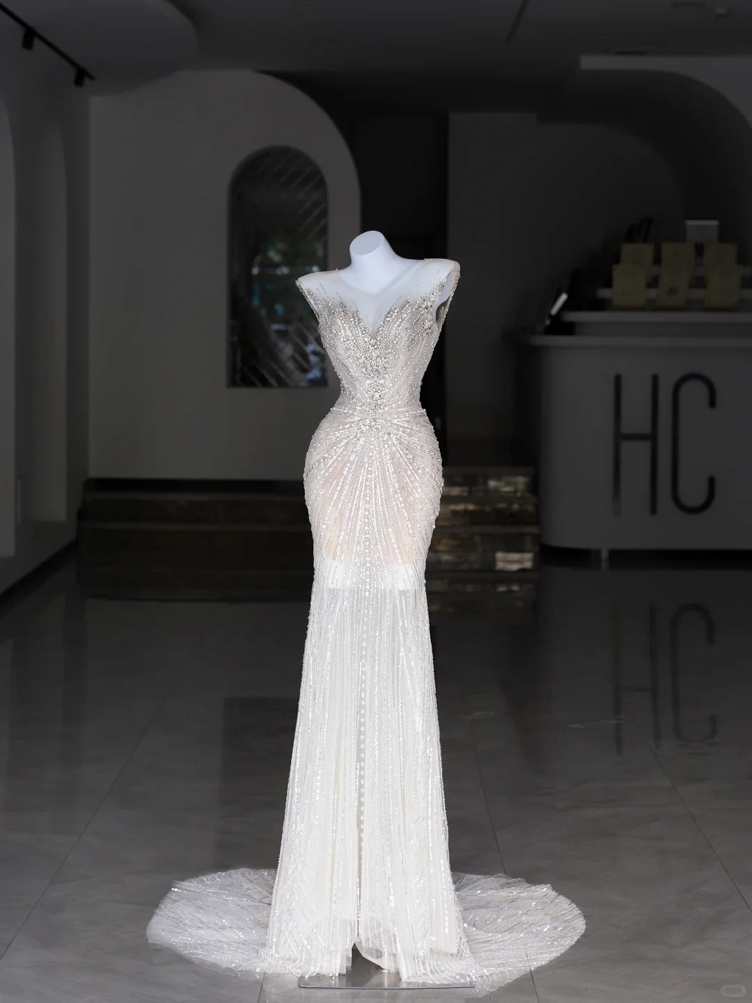 Bescheidene Hochzeitskleider Meerjungfrau Sweetheart Weiß Pailletten Perlenbesetztes Oberteil Langes Brautkleid N2986