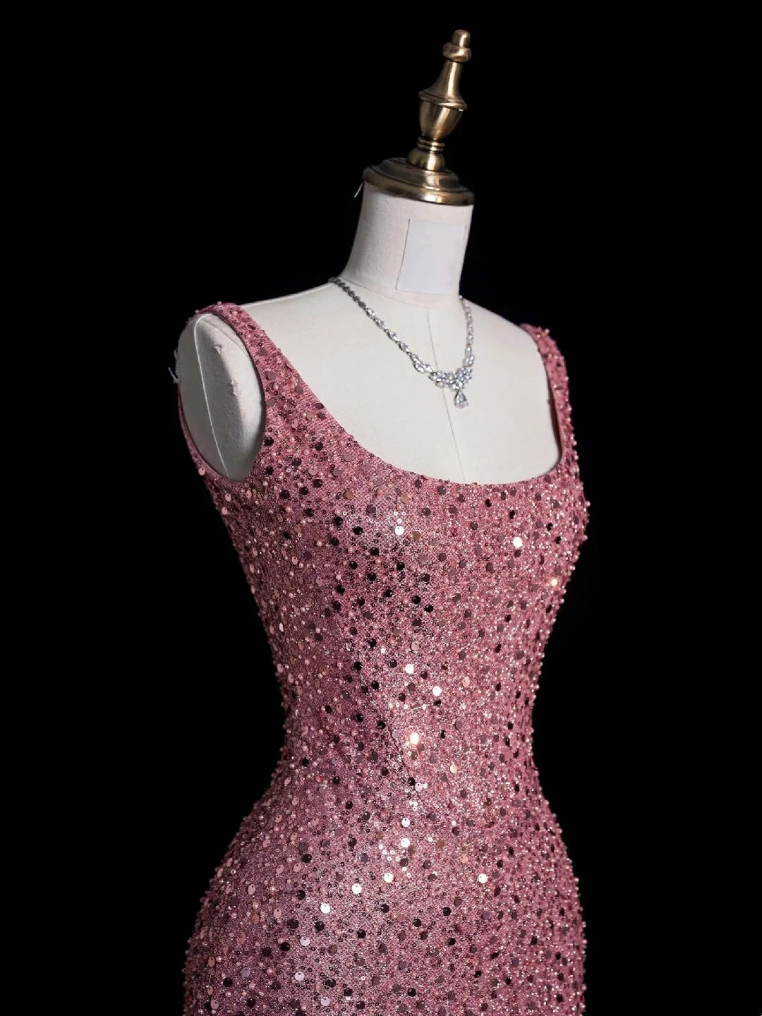 Robe de bal longue rose à paillettes, col carré et corsage orné de perles, style sirène, référence N545