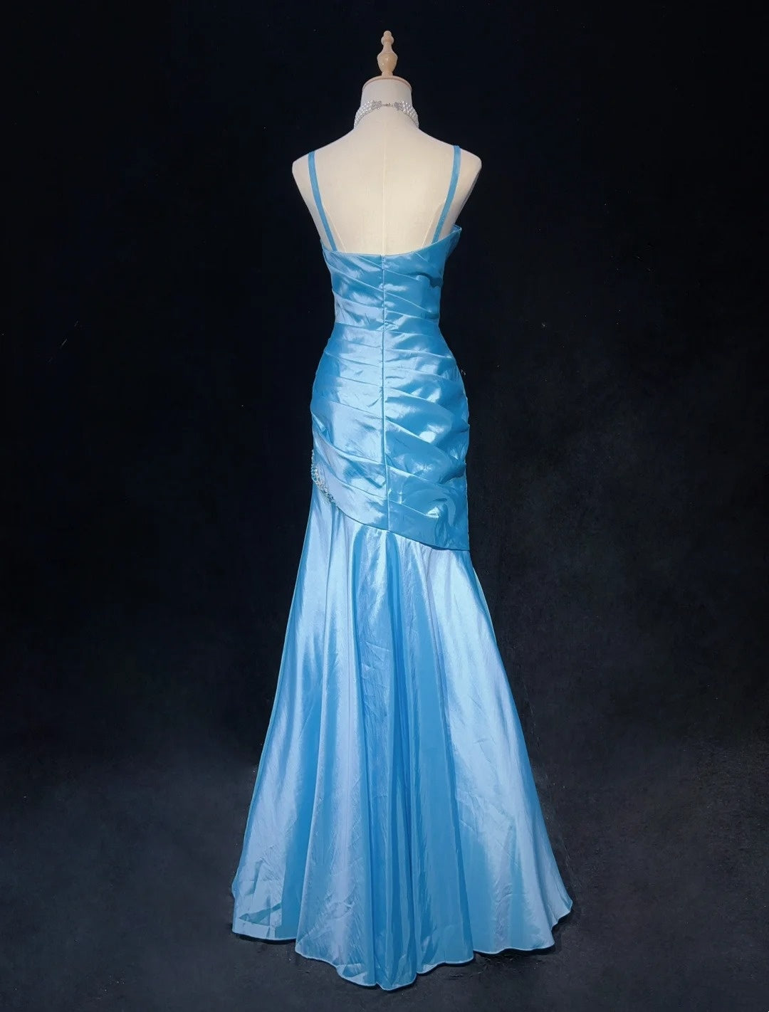 Robes de Bal Tendances Inspiration Sirène Bretelles Spaghetti Gala Bleu Satin avec Perles Robes de Soirée N3190