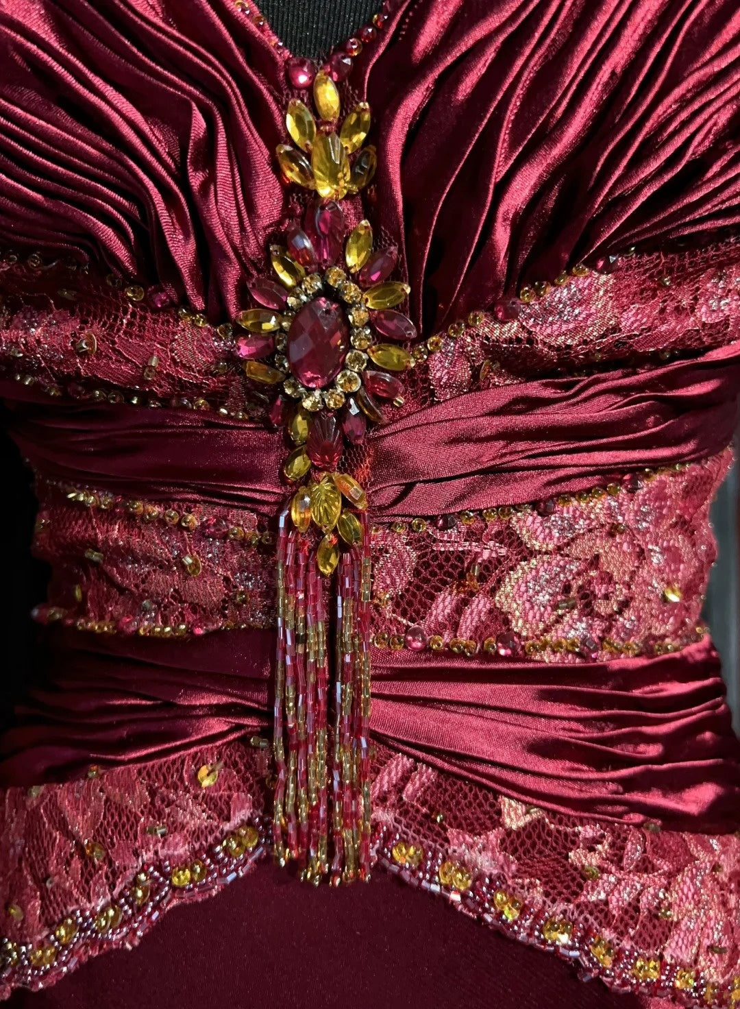 Robes de bal vintage en satin rouge bordeaux coupe trapèze à fines bretelles avec plis, longue robe de soirée années 60 N2602