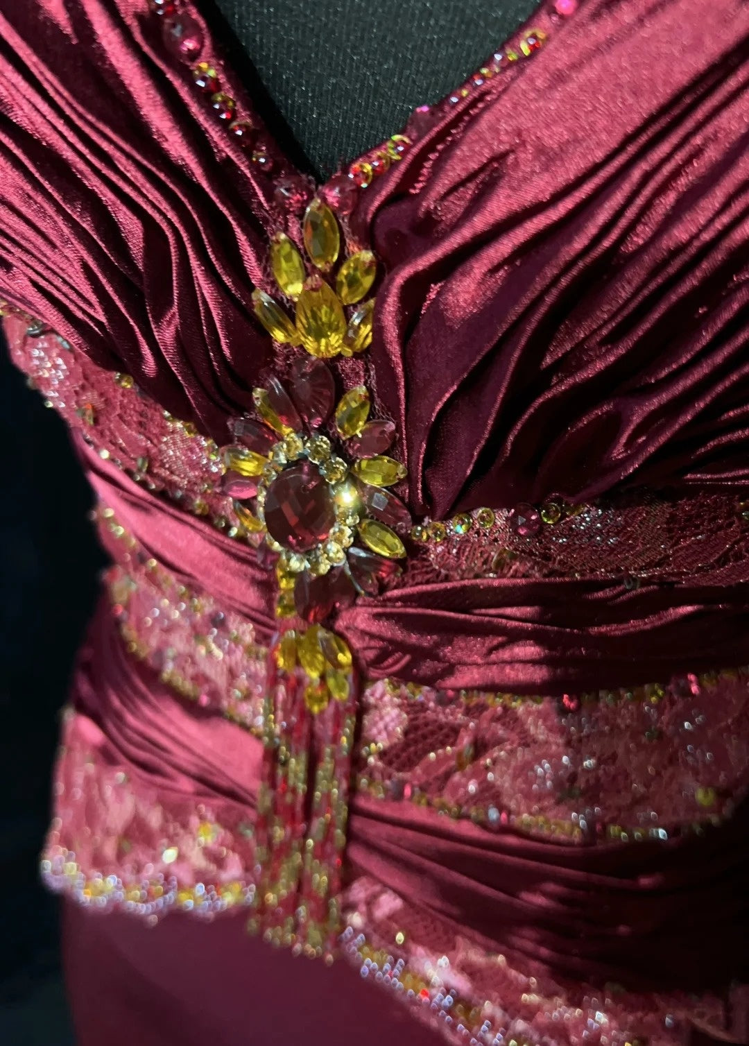 Robes de bal vintage en satin rouge bordeaux coupe trapèze à fines bretelles avec plis, longue robe de soirée années 60 N2602
