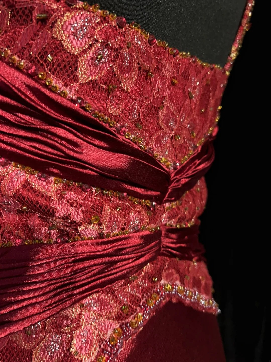 Robes de bal vintage en satin rouge bordeaux coupe trapèze à fines bretelles avec plis, longue robe de soirée années 60 N2602