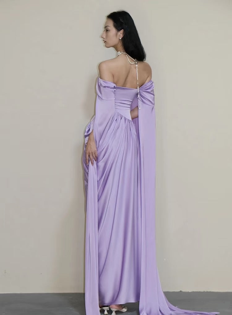 Elegantes, schlichtes Etuikleid mit schulterfreiem Schnitt in Flieder – Inspiration für jeden Stil. Beeindruckendes langes Abendkleid mit Cape-Ärmeln, SA094.