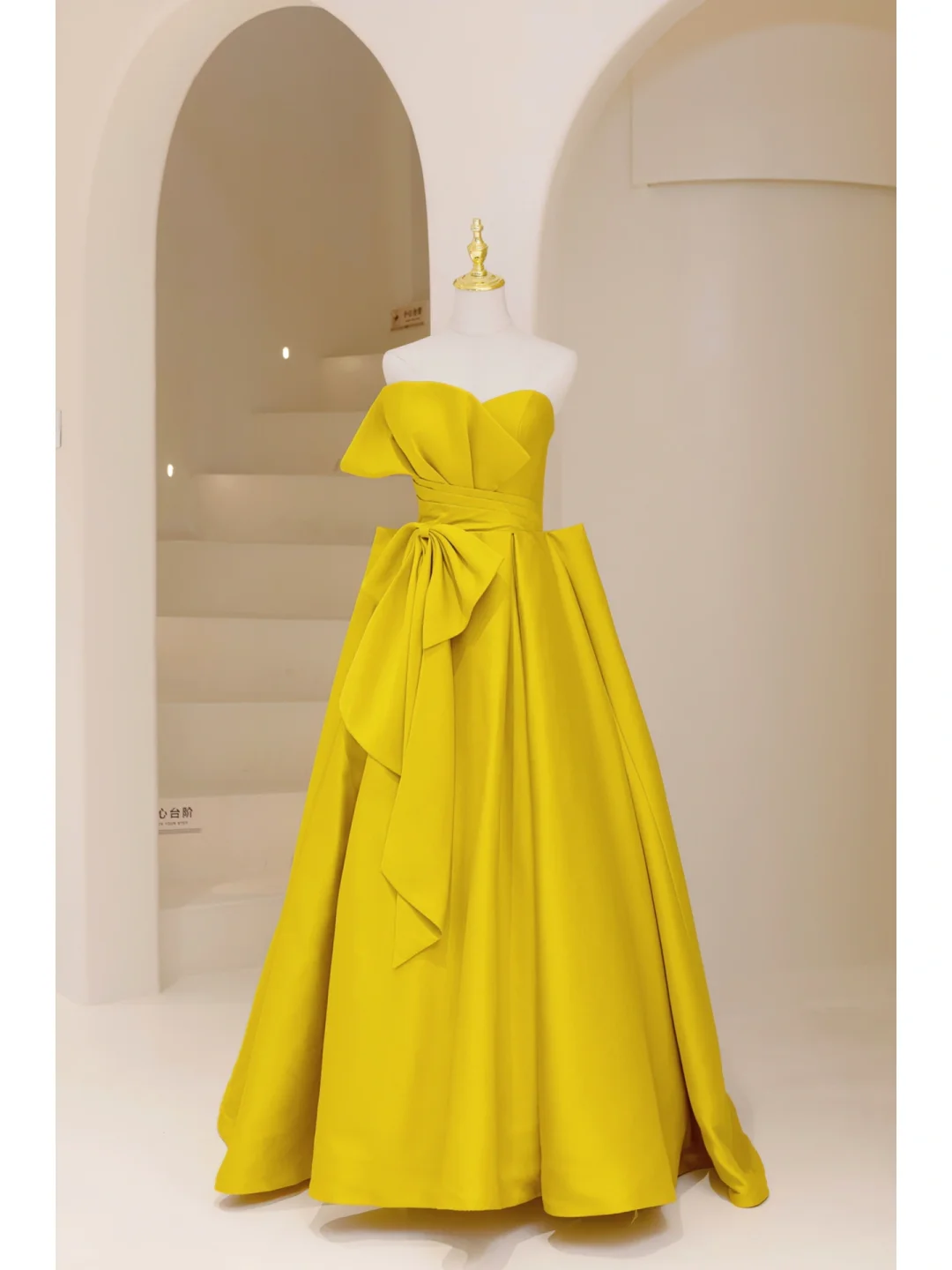 Elegant Ball Gown Strapless Yellow Satin Long Prom Dress Charming Evening Party Gowns Fashion Wedding Guest Dress AB1028