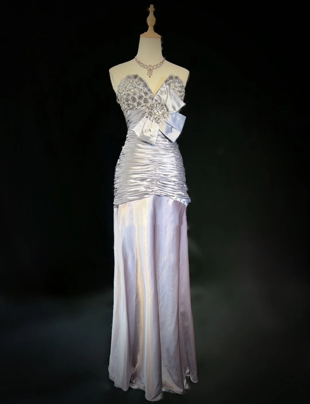 Vintage Abschlussballkleider 90er Meerjungfrau Herz-Ausschnitt Satin Perlenbesatz Lange Abendgarderobe N3192