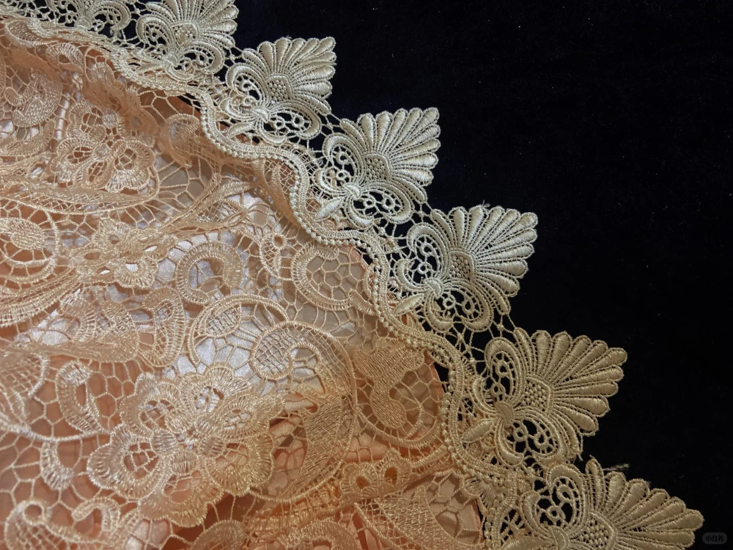 Wunderschöne Abschlussballkleider Meerjungfrau V-Ausschnitt Spitze Pink mit 3D-Blumen Ärmellos Lange Formelle Abendgarderobe N3648