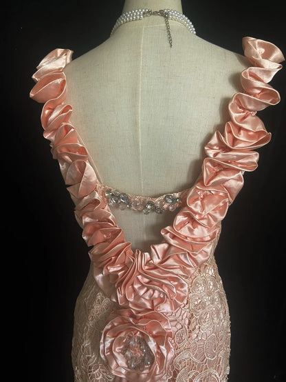 Wunderschöne Abschlussballkleider Meerjungfrau V-Ausschnitt Spitze Pink mit 3D-Blumen Ärmellos Lange Formelle Abendgarderobe N3648