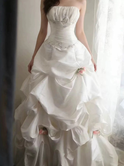 Timeless Wedding Dresses Ball Gowns Strapless White Satin With Flowers Summer Garden Wedding Dress N4085