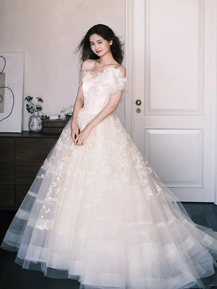 Robes de mariée éthérées Robes de bal Épaules dénudées Tulle blanc avec dentelle Robe de mariée de jardin d'été N4086