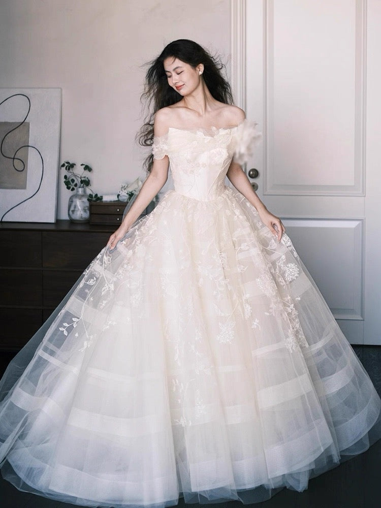 Robes de mariée éthérées Robes de bal Épaules dénudées Tulle blanc avec dentelle Robe de mariée de jardin d'été N4086