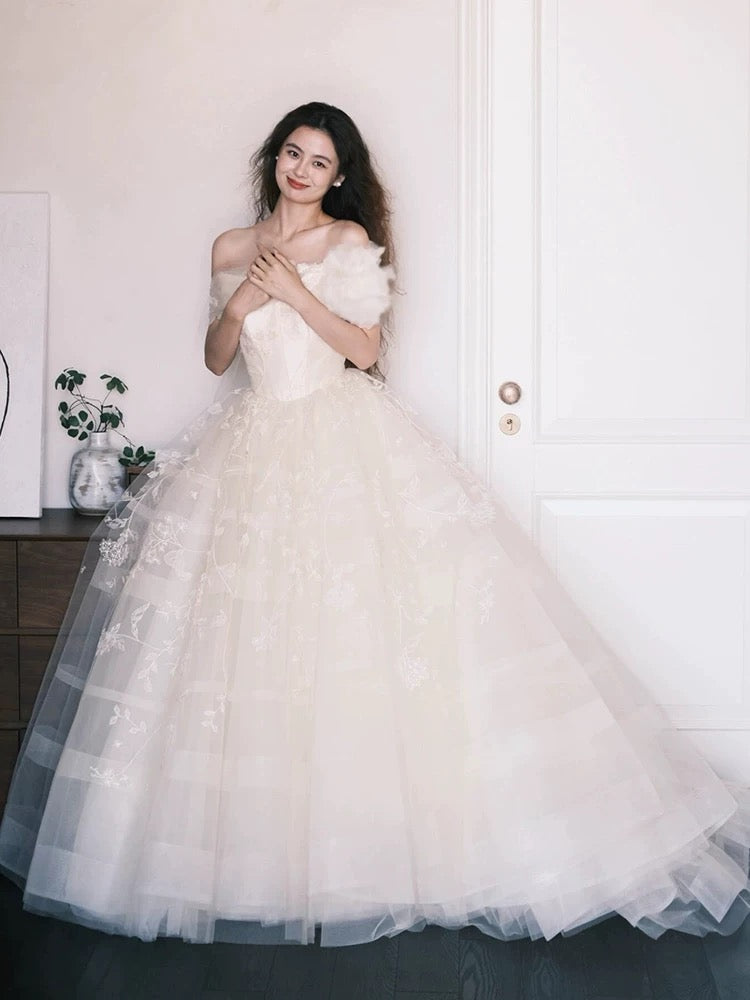 Robes de mariée éthérées Robes de bal Épaules dénudées Tulle blanc avec dentelle Robe de mariée de jardin d'été N4086