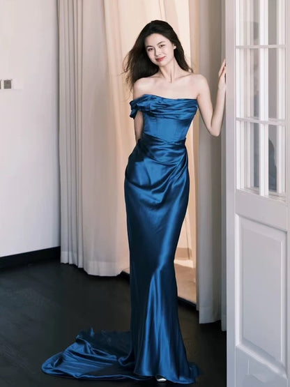 Robe de bal élégante sirène modeste asymétrique en satin bleu marine pour anniversaire N4097