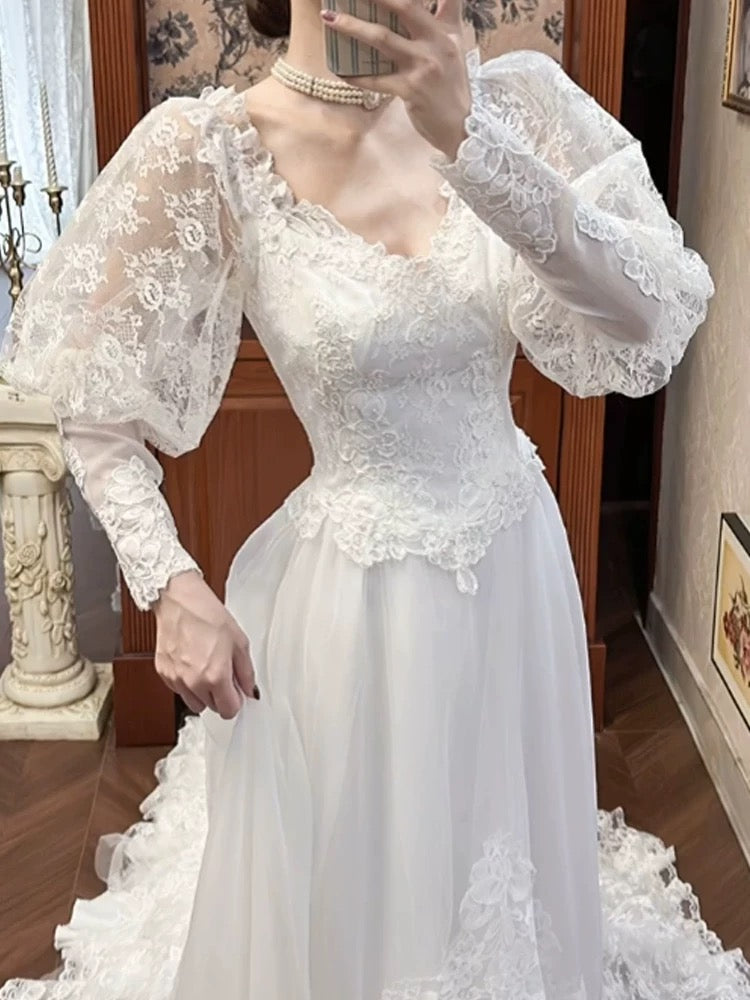 Vintage Wedding Dresses A line V Neckline Lace Long Sleeves Summer Garden Wedding Dress N4120