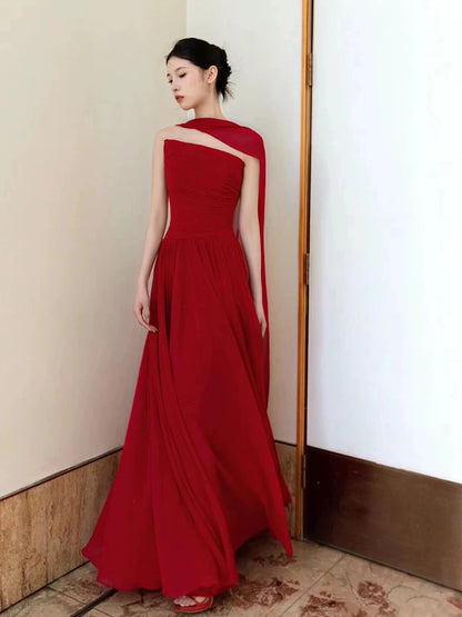 Charmante Robe Ligne A Sans Bretelles Bordeaux Avec Écharpe Été 19ème Anniversaire Tenue Élégante Robes d'Invitée de Mariage N4133