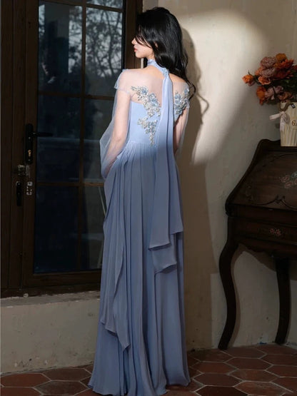 Atemberaubendes blaues, ärmelloses Satin-Abendkleid in A-Linie mit U-Boot-Ausschnitt und Schal für Damen N4266