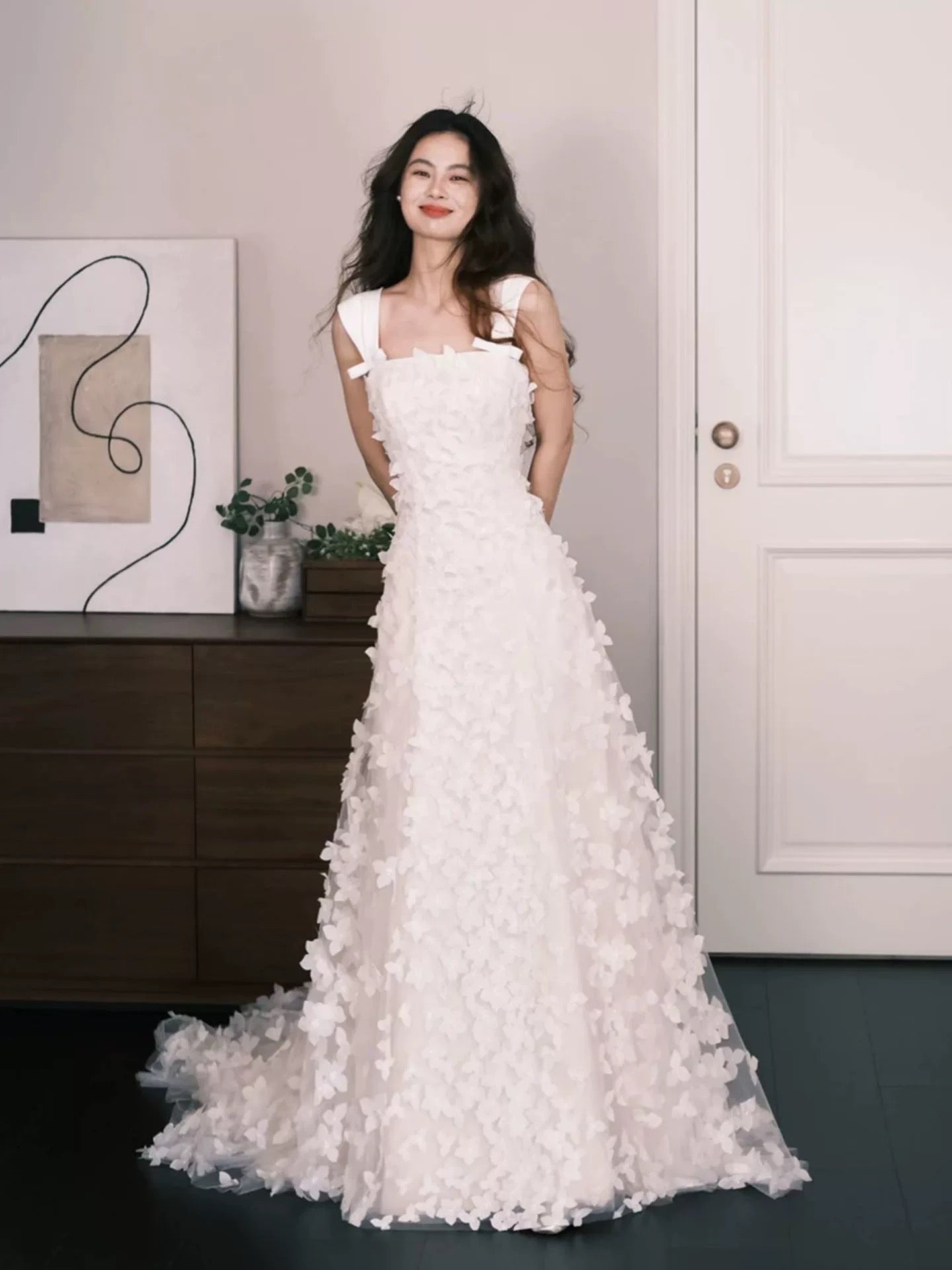 Robes de mariée romantiques Robes de bal Col carré Fleurs blanches Robe de mariée d'été N4273