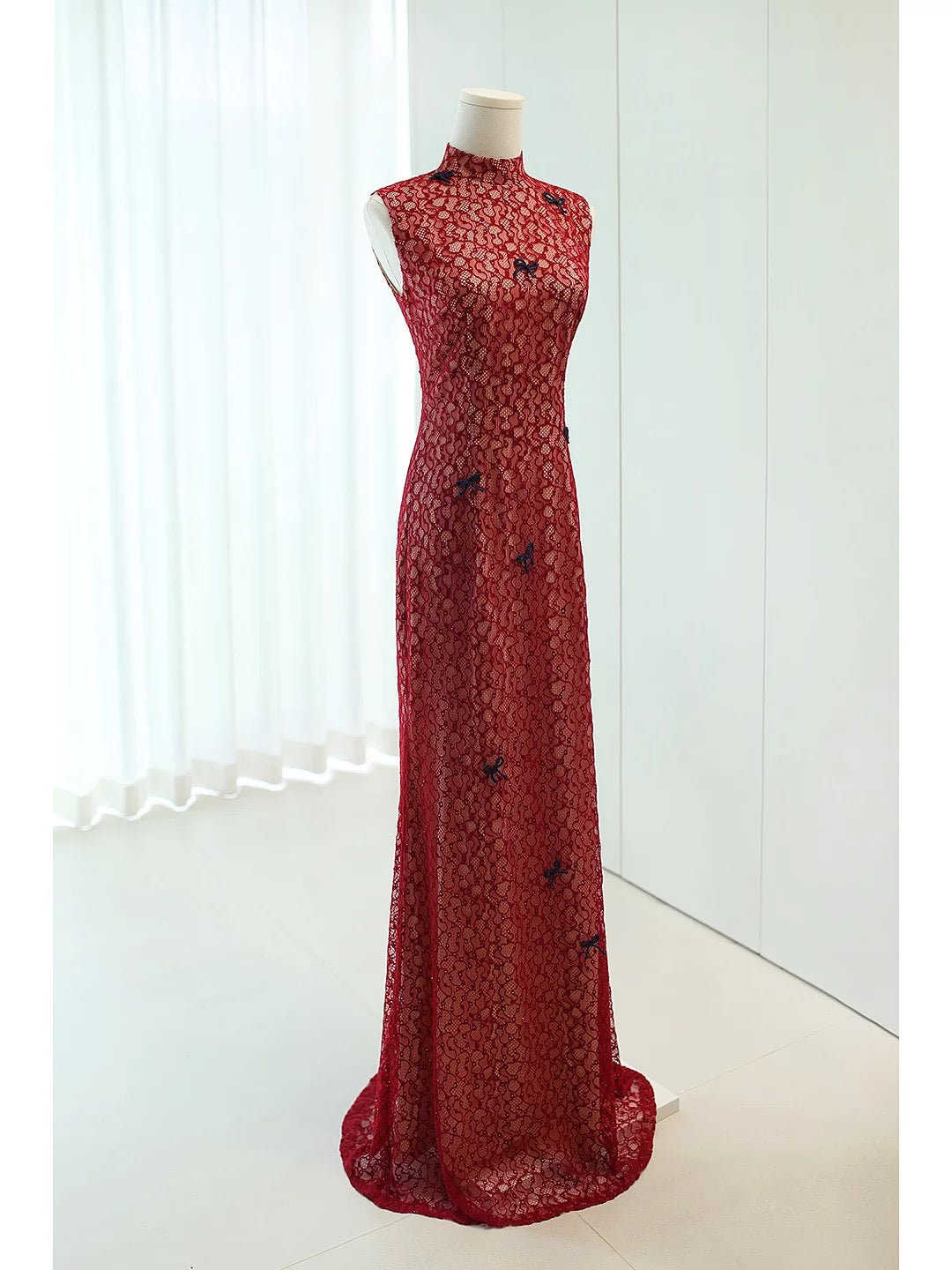 Superbes Robes de Bal Longues en Dentelle Bordeaux N4278, Moulantes et à Col Montant pour Femmes